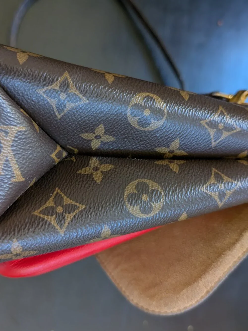 Louis Vuitton crossbody bag - Picture 3 of 13
